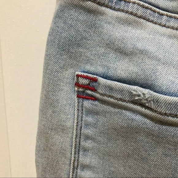 URBAN OUTFITTERS BDG Crop Twig High Rise Denim Shorts 29W Light Wash Medium - Picture 5 of 7